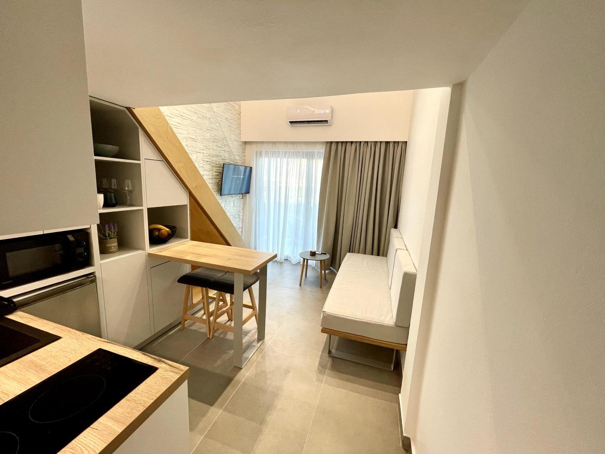 Aelia Suites Istro Exterior photo
